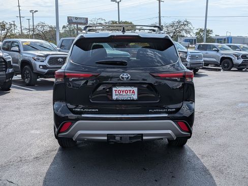 Certified 2025 Toyota Highlander Platinum AWD/4WD image 7