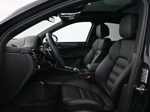 New 2026 Porsche Macan image 5