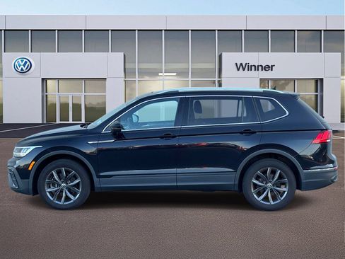 Used 2023 Volkswagen Tiguan SE w/ Panoramic Sunroof Package AWD/4WD image 2