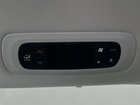 Used 2024 Chrysler Pacifica Touring-L image 32