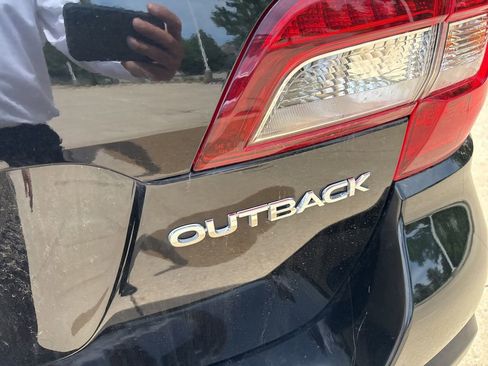 Used 2019 Subaru Outback 2.5i Limited AWD/4WD image 23