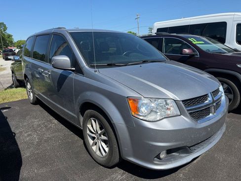 Used 2019 Dodge Grand Caravan SXT FWD image 3