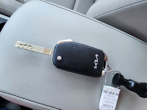 Used 2023 Kia Soul LX image 25