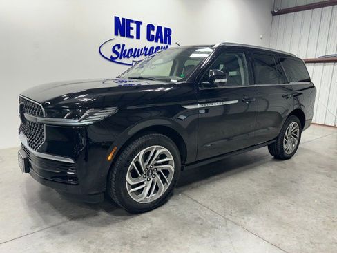 Used 2025 Lincoln Navigator Reserve AWD/4WD image 10