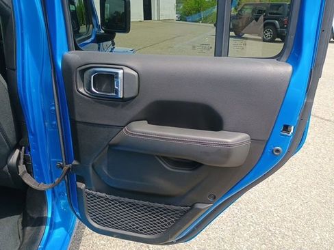 Used 2023 Jeep Wrangler Unlimited Sahara AWD/4WD image 15