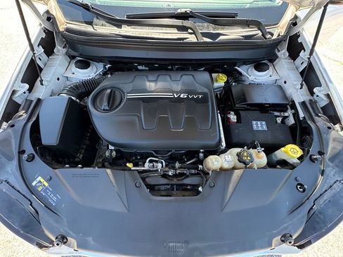 Used 2019 Jeep Cherokee Limited w/ Luxury Group FWD image 30