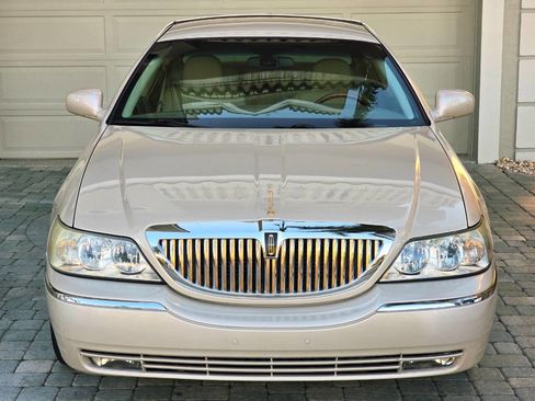 Used 2003 Lincoln Town Car Cartier image 30