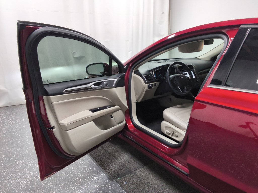 Used 2019 Ford Fusion SEL FWD image 27