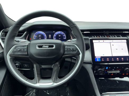 Used 2024 Jeep Grand Cherokee L Limited w/ Luxury Tech Group II image 18