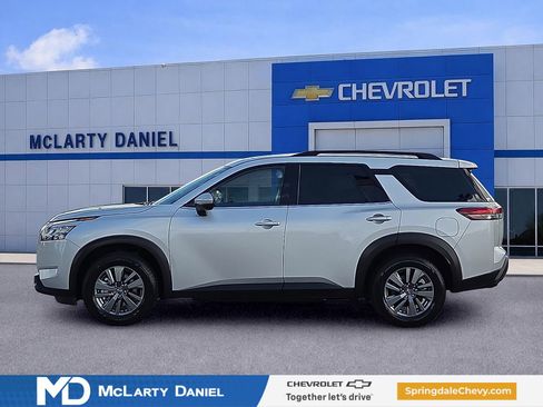 Used 2025 Nissan Pathfinder SV FWD image 3