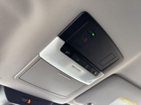 Used 2022 Nissan Pathfinder SL FWD image 30