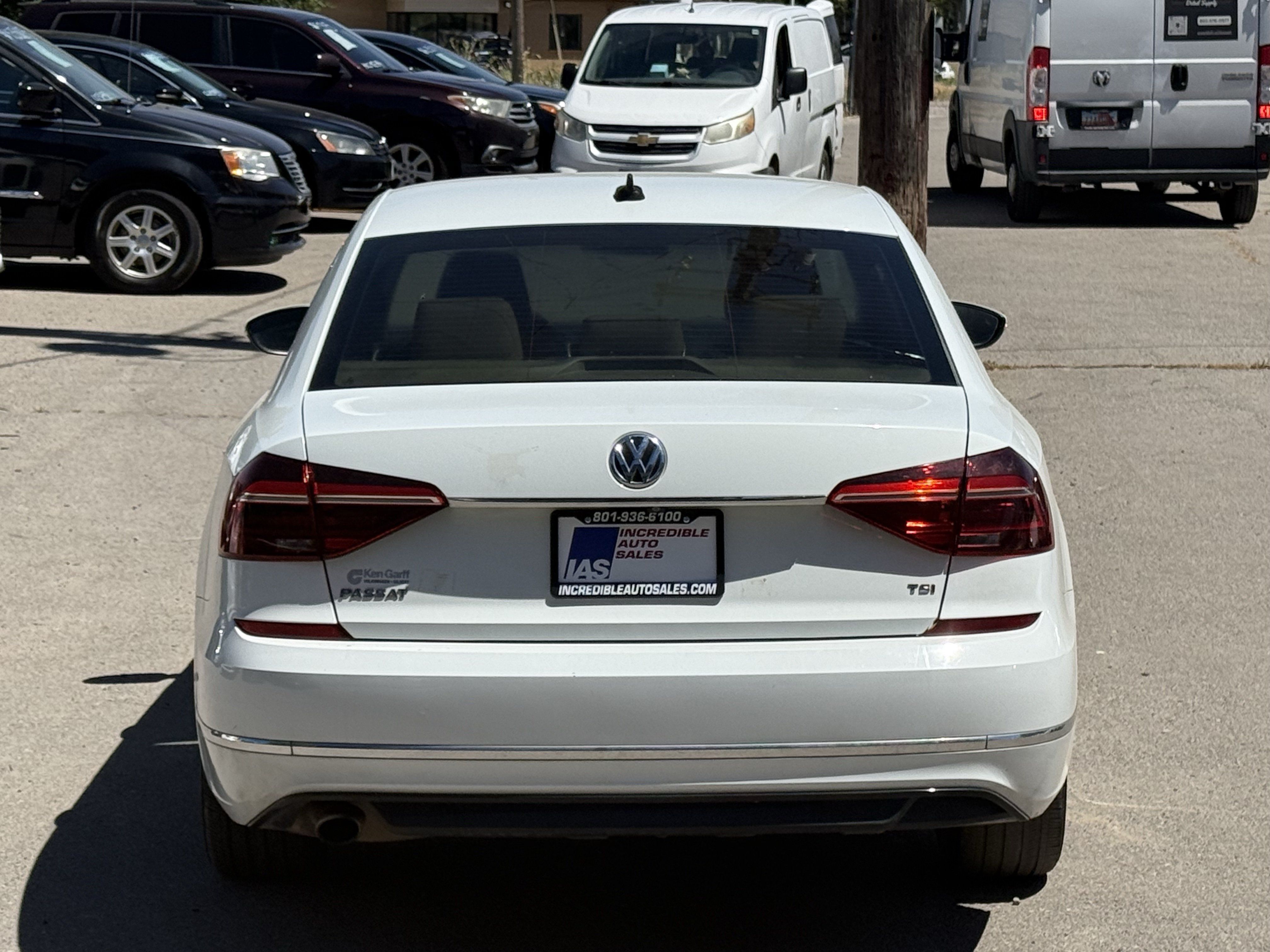 Used 2017 Volkswagen Passat 1.8T R-Line w/ R-Line Lighting Package FWD image 5