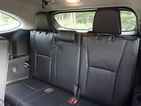 Used 2022 Toyota Highlander XLE FWD image 18