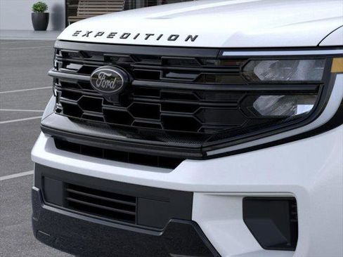 New 2025 Ford Expedition Platinum w/ Stealth Performance Package image 17