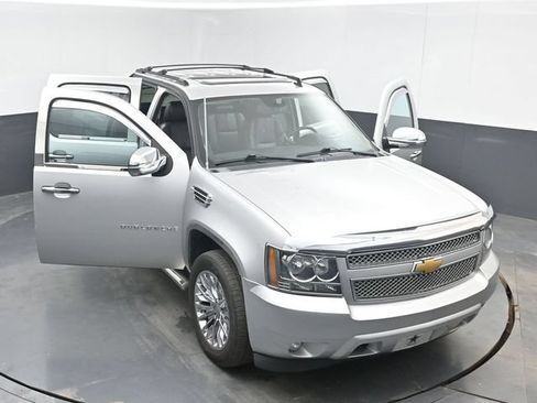 Used 2013 Chevrolet Avalanche LT AWD/4WD image 45