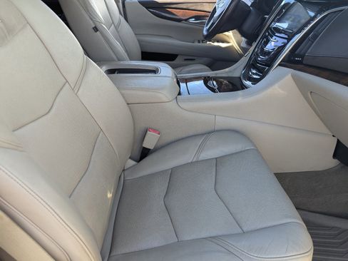 Used 2016 Cadillac Escalade Luxury image 12