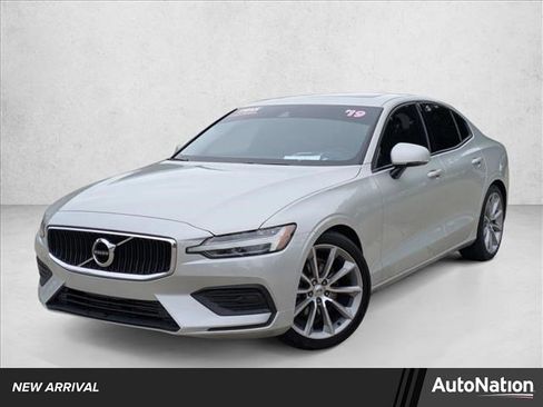 Used 2019 Volvo S60 T5 Momentum w/ Multimedia Package FWD image 1
