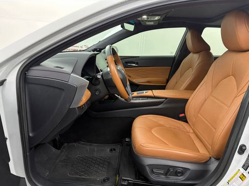 Used 2022 Toyota Avalon Limited image 9