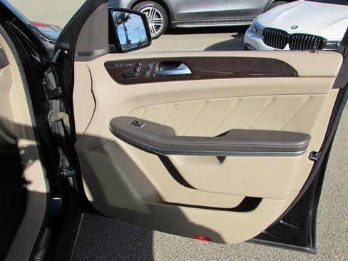 Used 2014 Mercedes-Benz GL 450 4MATIC image 28