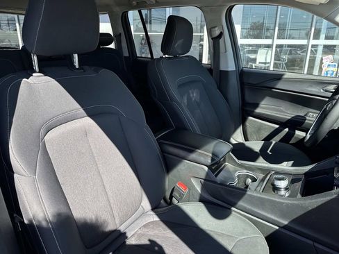 Used 2024 Jeep Grand Cherokee Laredo image 11