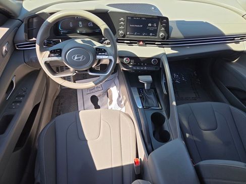 Used 2025 Hyundai Elantra Sport image 8