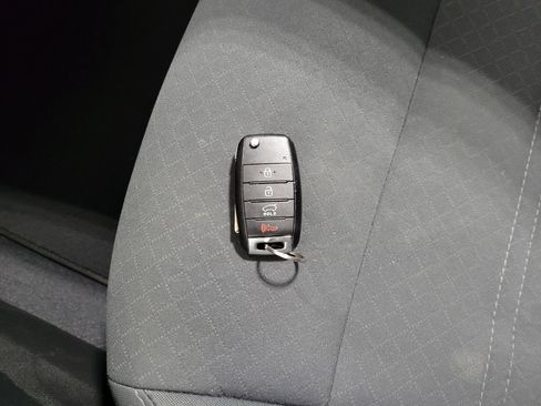 Used 2019 Kia Sorento LX image 32