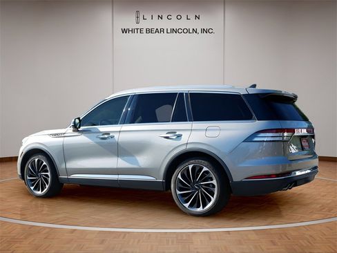 Used 2023 Lincoln Aviator Reserve w/ Equipment Group 201A image 11