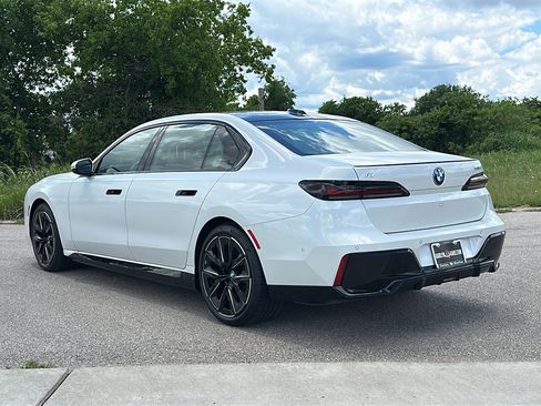 New 2024 BMW i7 xDrive60 w/ Executive Package image 6