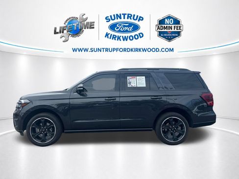 Used 2024 Ford Expedition Limited AWD/4WD image 2
