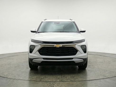 Used 2025 Chevrolet TrailBlazer LT image 2