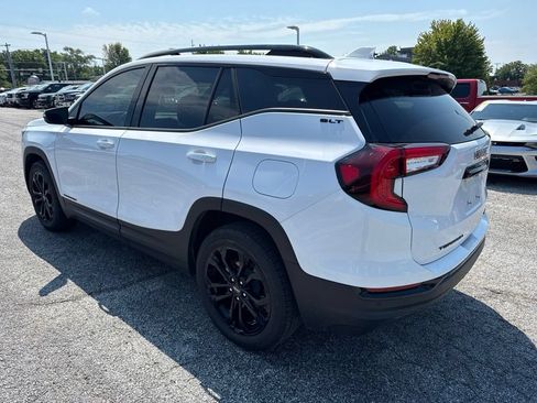 Used 2022 GMC Terrain SLT w/ Infotainment Package II AWD/4WD image 5