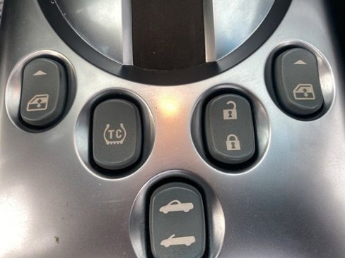 Used 2004 Chevrolet SSR w/ Preferred Equipment Group image 21