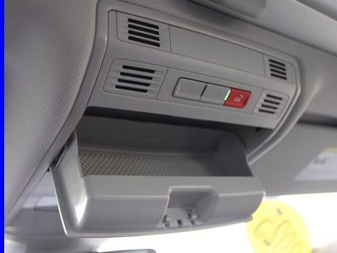 Used 2025 Volkswagen Jetta SE w/ Sunroof Package image 42