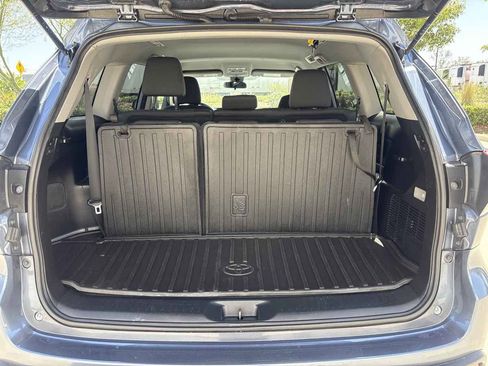 Used 2018 Toyota Highlander LE FWD image 10