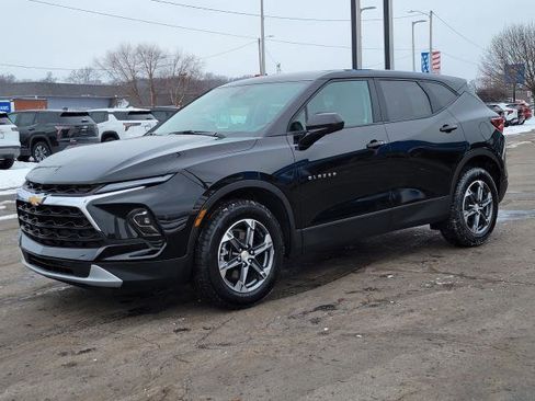 Used 2025 Chevrolet Blazer LT image 4