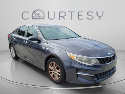 Used 2017 Kia Optima LX w/ Driver Convenience Package FWD image 4