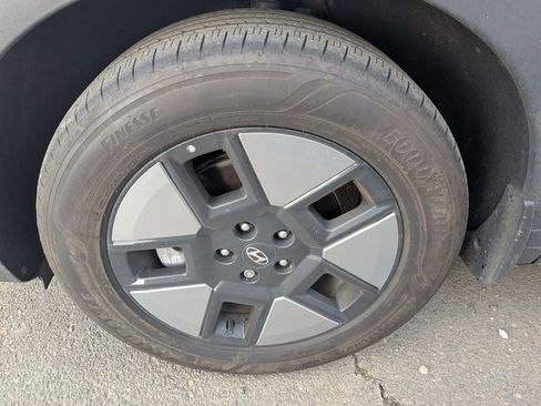 Used 2025 Hyundai Santa Fe SEL image 3