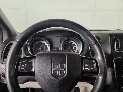 Certified 2019 Dodge Grand Caravan SXT image 14