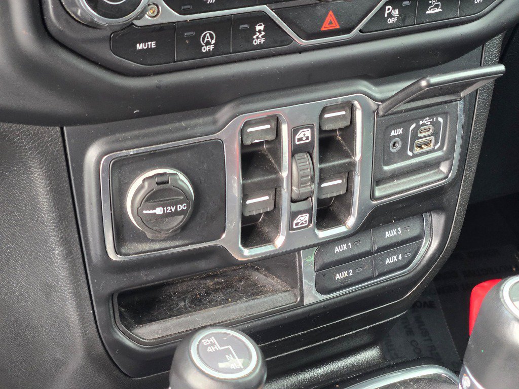 Used 2021 Jeep Wrangler Unlimited Sahara AWD/4WD image 26