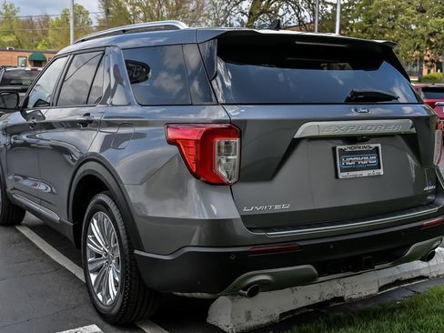 Used 2022 Ford Explorer Limited w/ Equipment Group 301A AWD/4WD image 8
