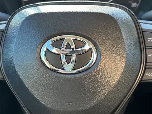 Certified 2025 Toyota Corolla LE image 32