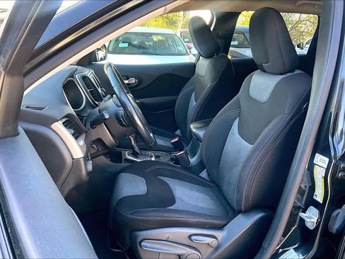 Used 2015 Jeep Cherokee Sport image 7