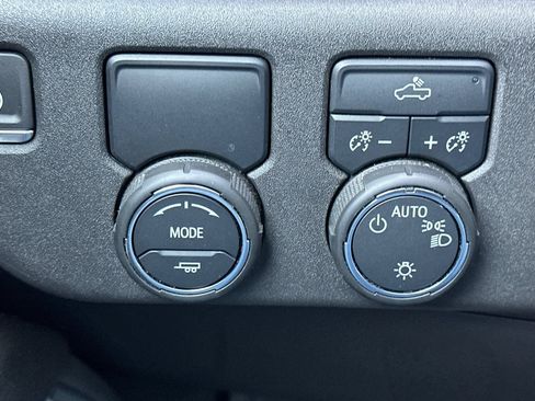 Used 2024 Chevrolet Silverado 1500 LT w/ Convenience Package II RWD image 34