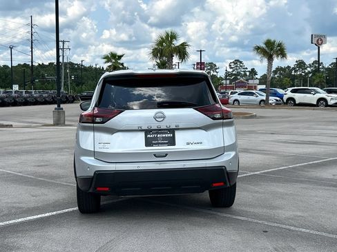 Used 2024 Nissan Rogue SV AWD/4WD image 4