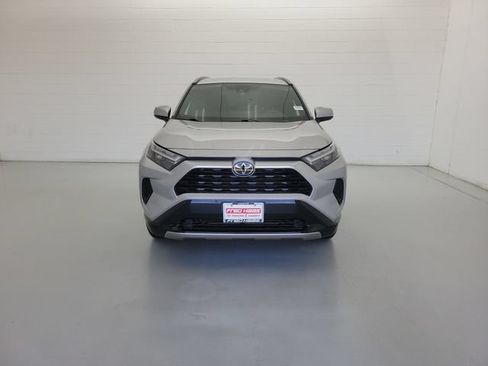Used 2025 Toyota RAV4 SE AWD/4WD image 3