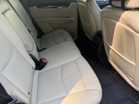 Used 2017 Cadillac XT5 Luxury w/ Driver Awareness Package image 11