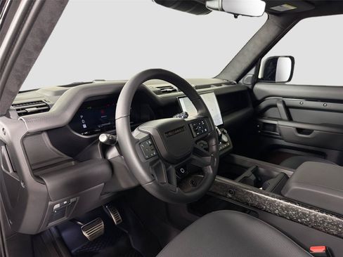 Certified 2026 Land Rover Defender 110 OCTA AWD/4WD image 9