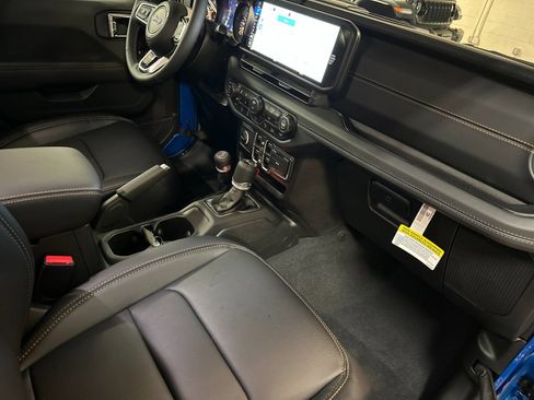 New 2026 Jeep Wrangler Unlimited Sahara AWD/4WD image 15