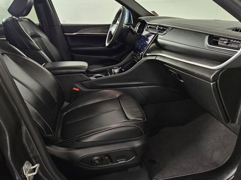 Used 2024 Jeep Grand Cherokee L Limited w/ Luxury Tech Group II image 32