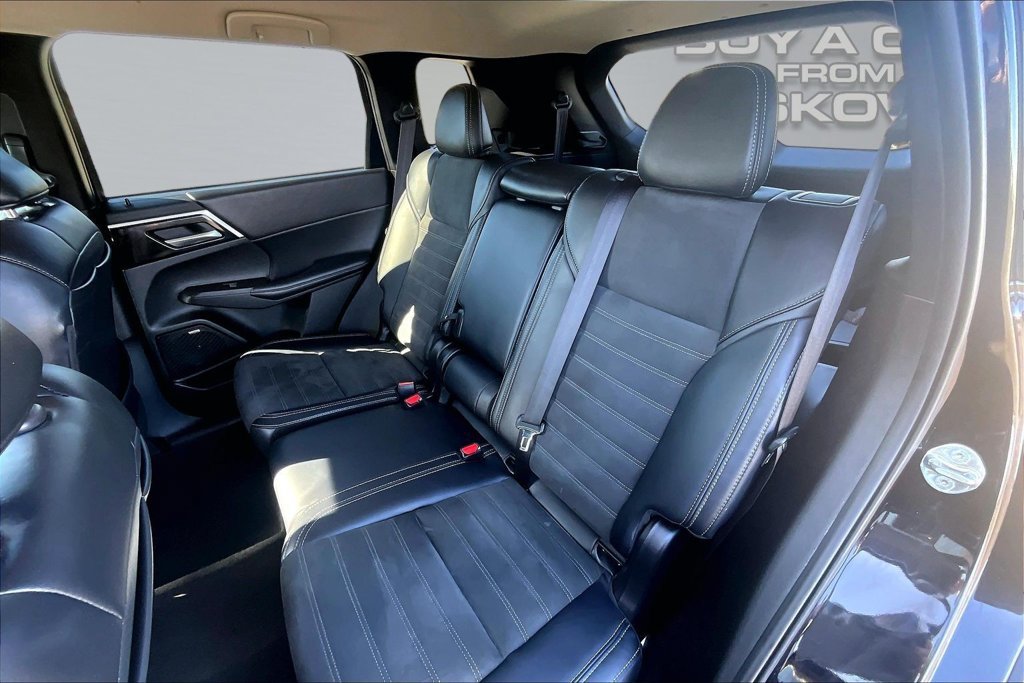 Used 2025 Mitsubishi Outlander SE AWD/4WD image 25